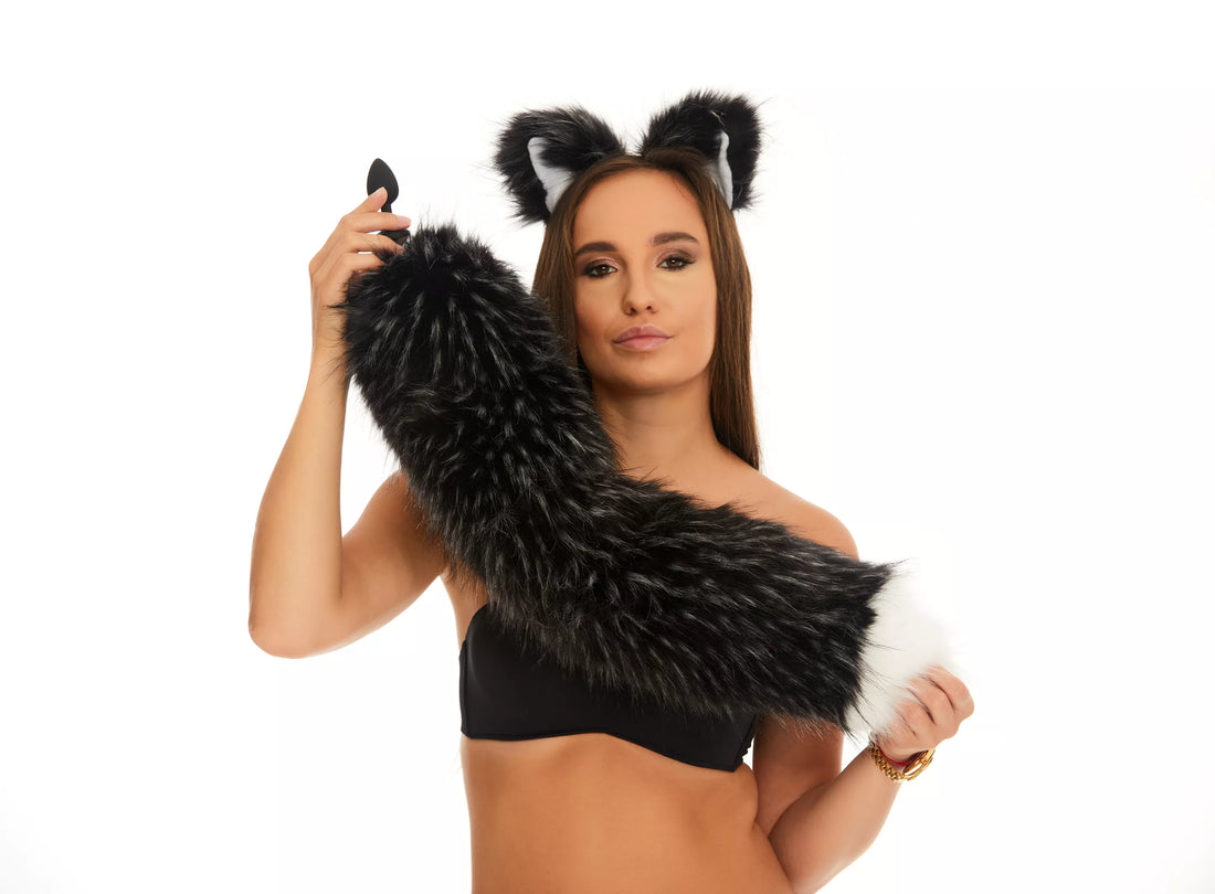 Fluffy Tail Butt Plugs black with white tip 25"