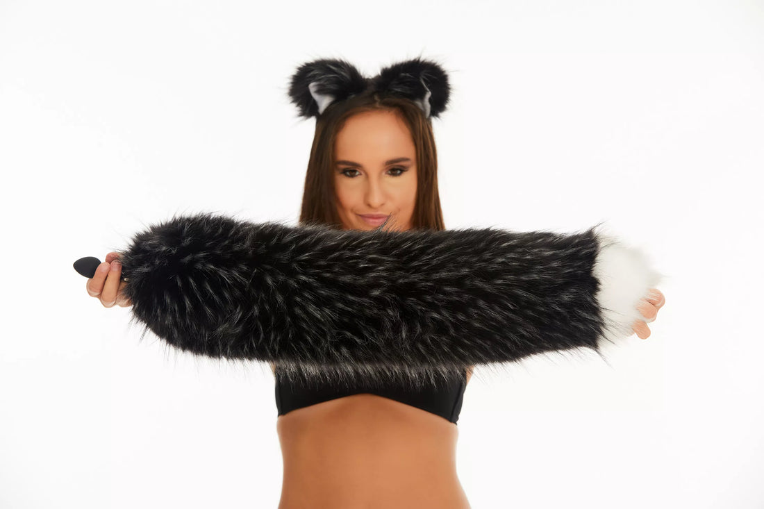 Fluffy Tail Butt Plugs black with white tip 25"