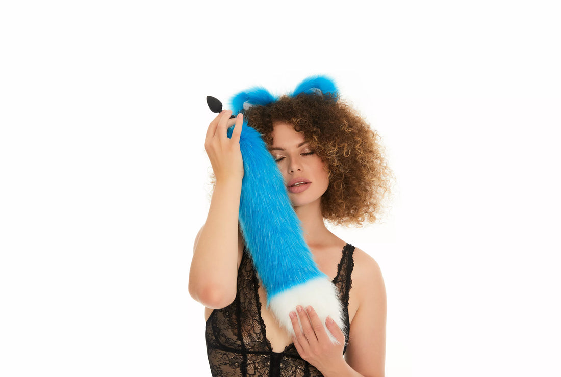Tail butt plug blue with white tip 19"