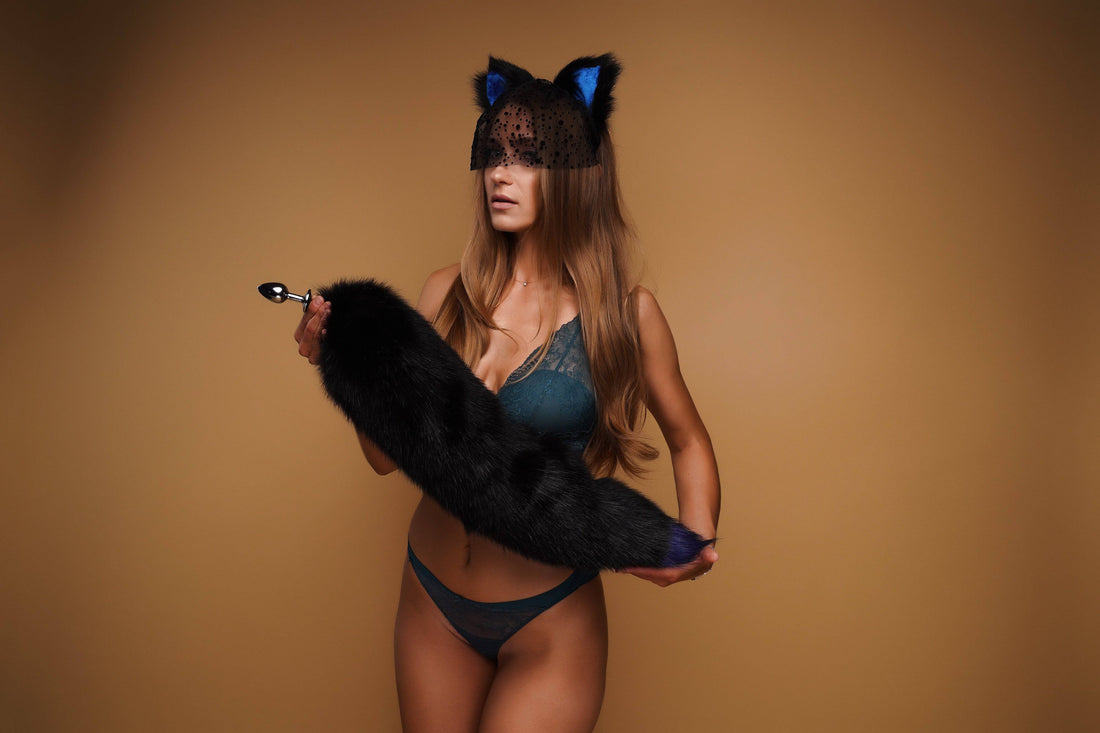 Black fluffy tail plug with blue tip 29" - OKOVA