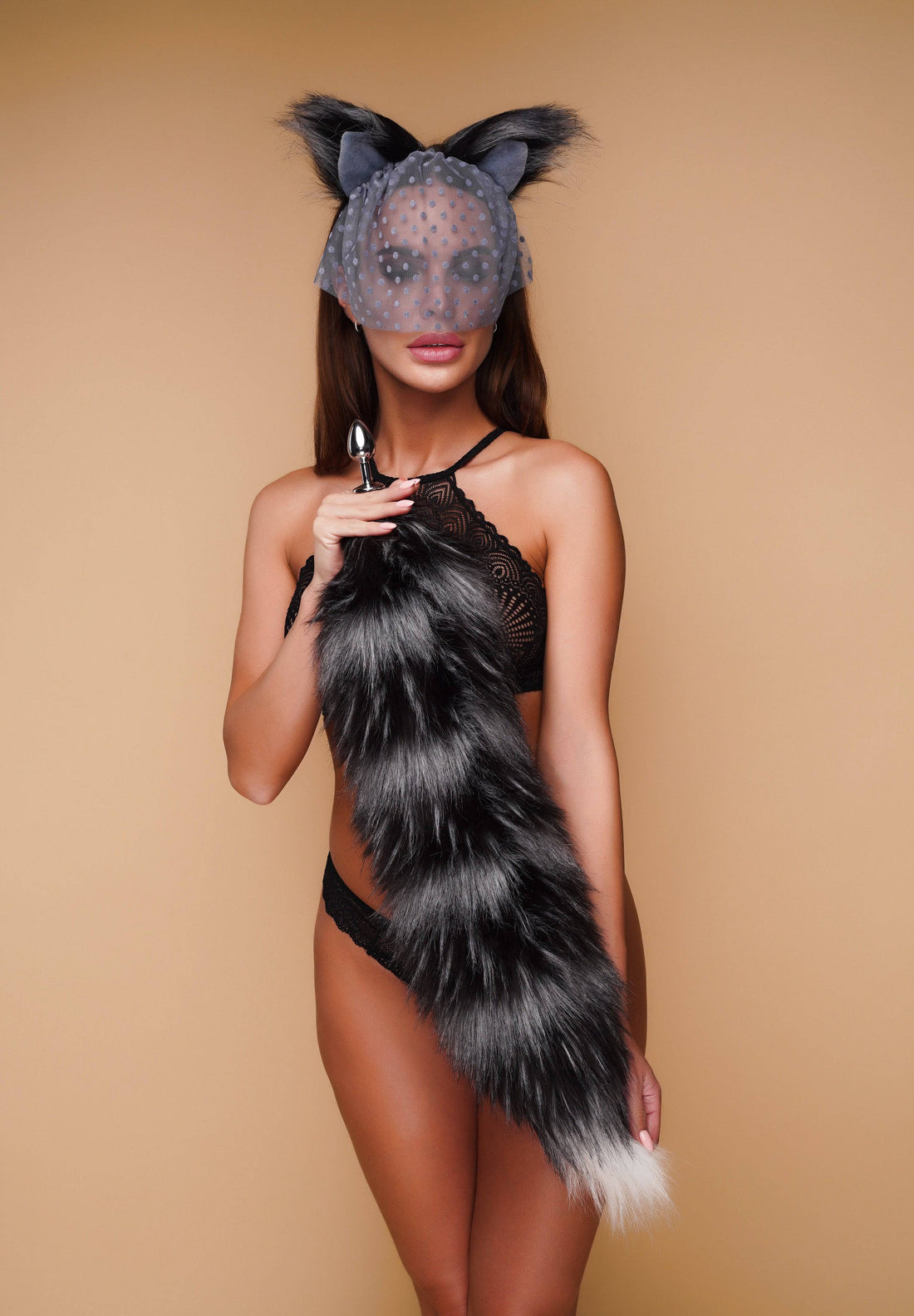 Silver fluffy tail plug with white tip 29" - OKOVA