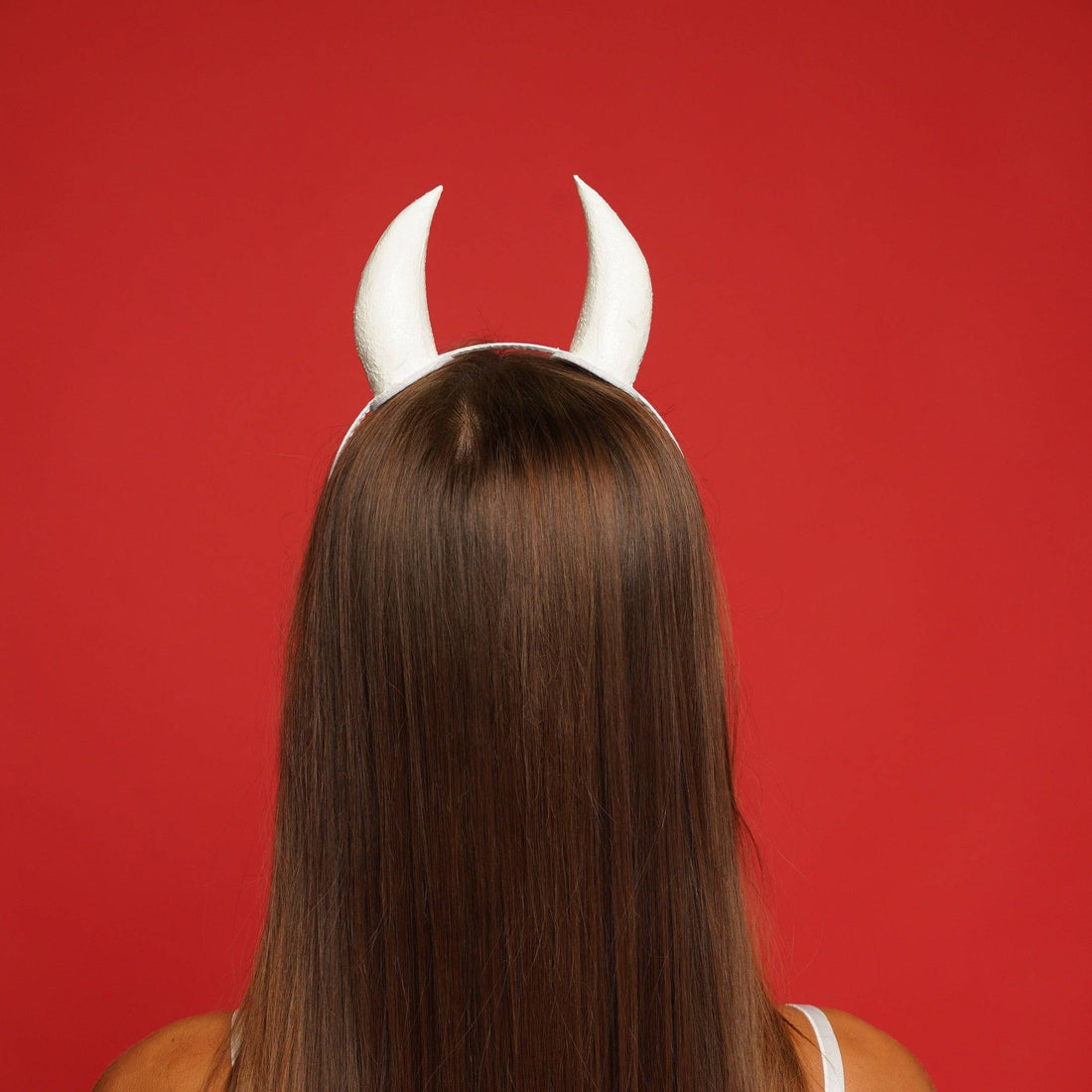 Devil horns white small - OKOVA