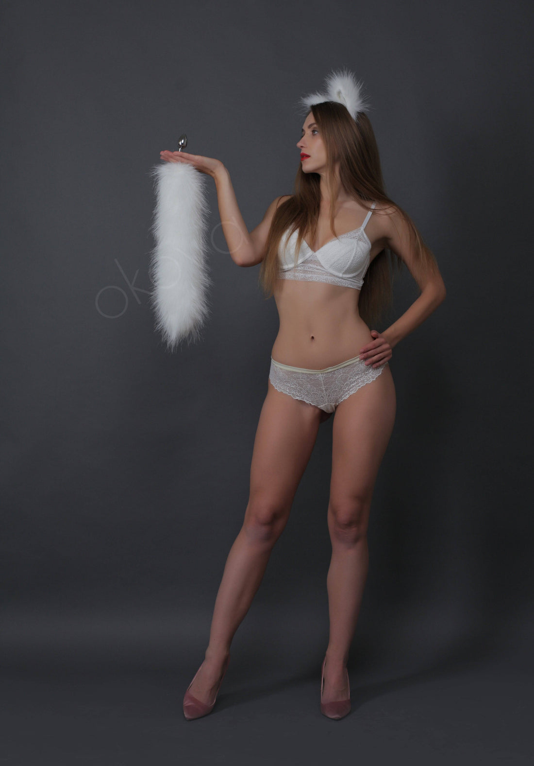 White cat set — tail