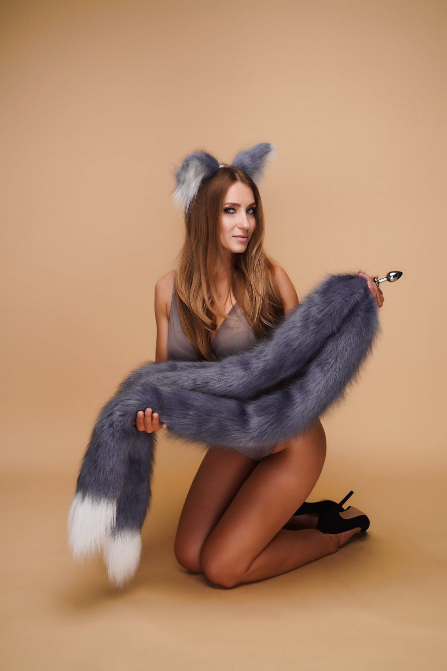 Kitsune tail butt plug grey with white tip 40" - OKOVA